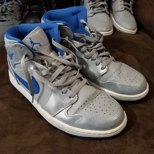 2014 Nike Air Jordan 1 Retro Mid Wolf Grey Silver 554724-025 MEN'S 12 EXCELLENT - Picture 1 of 11