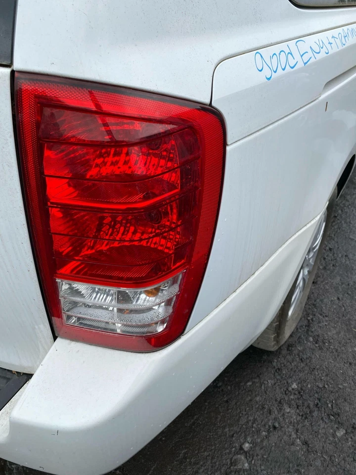 06 07 08 09 10 11 12 14 KIA SEDONA Conjunto de luz trasera derecha Foto 1 de 1