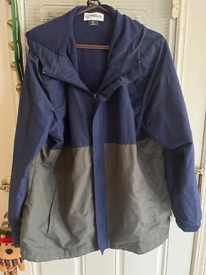 Chaqueta Magellan Capucha Softshell Cremallera Bolsillos Frontales Forrada de Vellón Azul Gris Talla XL Foto 1 de 4