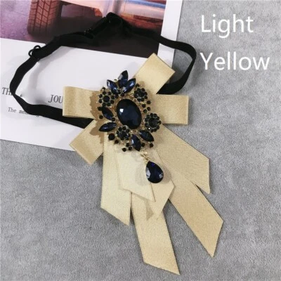 Corbata de cumpleaños clásica elegante con cuentas pre atada con pajarita de estrás con diamantes de imitación para hombre Foto 1 de 4