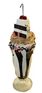 DEZICAKES Fake Milkhake Pfefferminz Schokolade Fake Milkshake Kuchen Shake - Bild 1 von 11