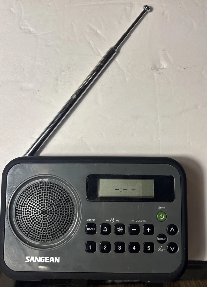 Radio digital AM/FM portátil Sangean PR-D18 de colección probado funciona parachoques de goma Foto 1 de 4