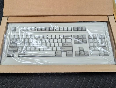 VINTAGE Fujitsu FKB4700 AT Mechanical 5-Pin DIN Keyboard (N860-4720-T101) - Image 1 of 4