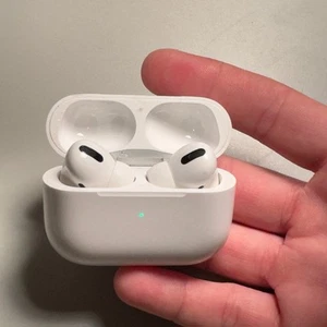 Pair Of Apple AirPod Pro? Ear Pods With Magnetic Charging Case - Picture 1 of 11