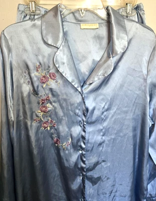 Juego de Pijama Salón Whispers Azul Pálido con Bordado Floral Talla Grande A621 Foto 1 de 4