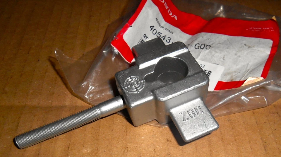 Honda O.E NUEVO Tensor de Cadena CBR 600 F 2002-06 Ajustador de Rueda Trasera CBR600F Foto 1 de 1