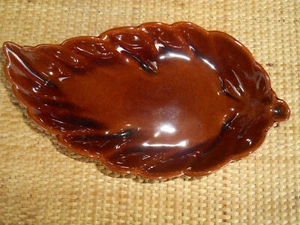 Bandeja de plato de hojas con patas Frankoma marrón #225 de colección plato de nueces de caramelo - 9 pulgadas - Imagen 1 de 2