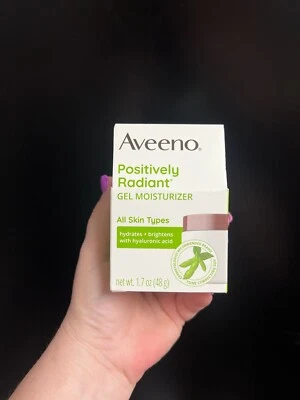 Gel hidratante Aveeno Positively Radiant - Todo tipo de piel (1,7 oz/48 g) Foto 1 de 4