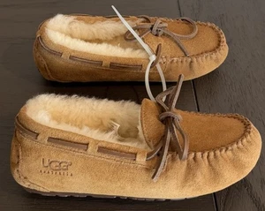 UGG Kids Youth Size 1 Dakota Slipper Moccasin Chestnut Suede Upper - Picture 1 of 13