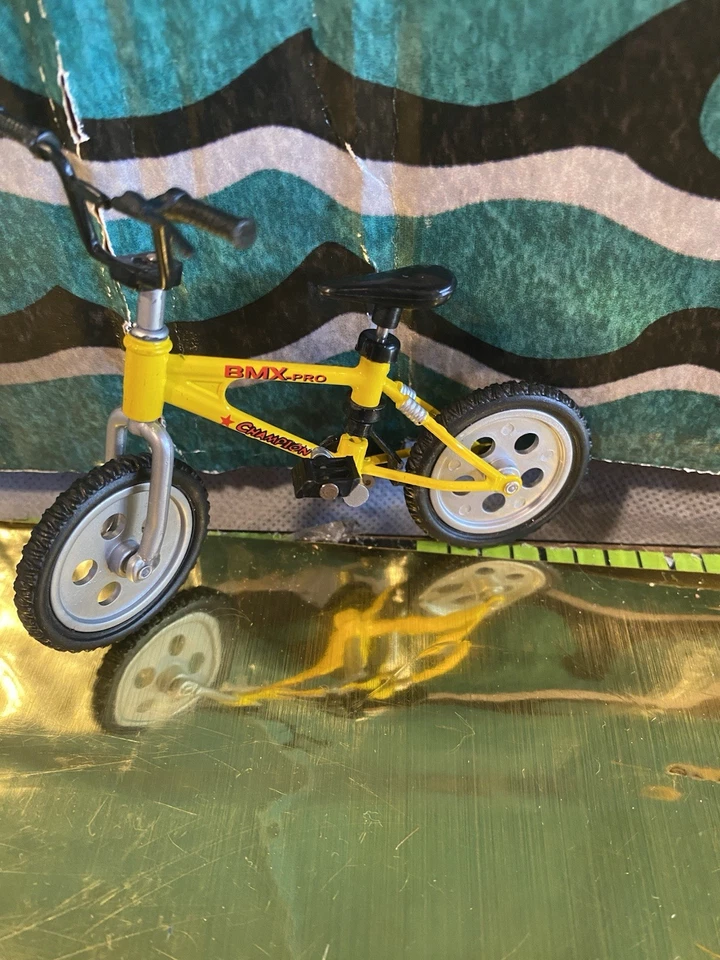 bmx mini spielzeug rennrad 4" Figur - Bild 1 von 4