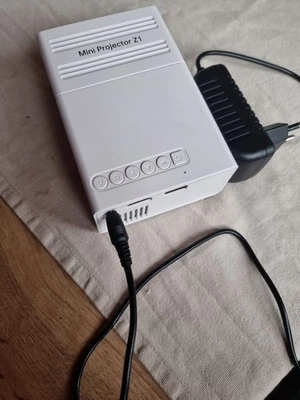 „Mini Beamer Z1 | NEU ohne OVP | tragbarer Projektor mit HDMI/USB | kompakt - Bild 1 von 4
