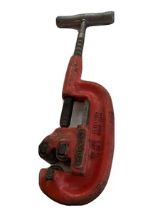 Ridgid No 202  Heavy Duty Wide Roll 1/8 to 2" Pipe Cutter - Picture 1 of 5