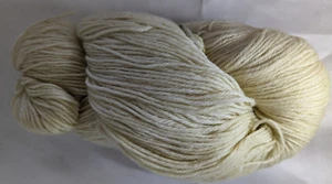 Ein Knäuel hellbeige Wolle Garn 500 Yards 3,8 Unzen Neu - Bild 1 von 2
