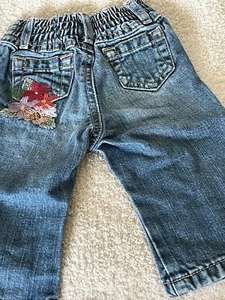 Old Navy 94 Size 6 to 12M Girls Jeans with Flower Design - Picture 1 of 8