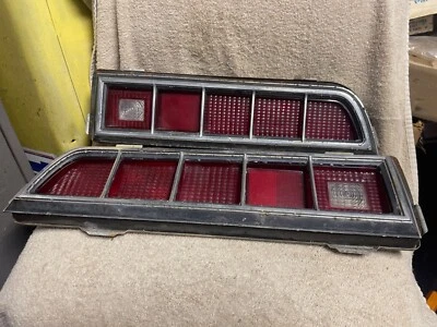 FORD DOOZ-13405-E 1970-71 TORINO FAIRLANE LH RH CONJUNTO DE LUCES TRASERAS USADAS Foto 1 de 4