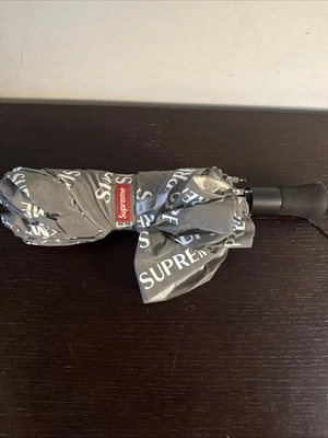 FW16 Supreme ShedRain отражающий повторяющийся зонт серый 54 дюйма складной - Изображение 1 из 4