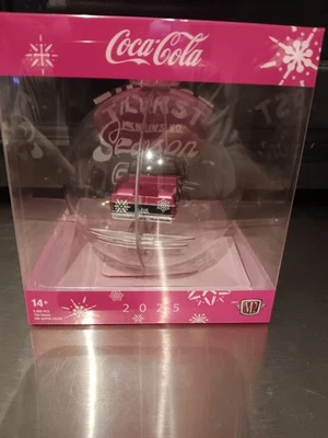 Máquinas 1/64 M2 2025 Coca-Cola adorno de Navidad 1976 GMC Sierra Grand 15 Foto 1 de 4