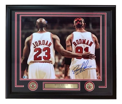 Foto firmada por Dennis Rodman enmarcada 16x20 Chicago Bulls con Michael Jordan BAS Foto 1 de 2