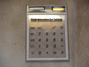 Taschenrechner der Neuß-Grevenbroicher Zeitung - Bild 1 von 2