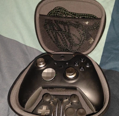 Xbox One Elite Wireless Controller (HM3-00003) - Image 1 of 4