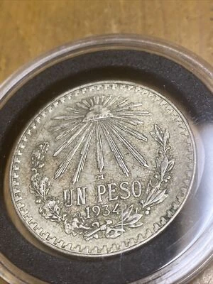 1934 MEXICO UN PESO LIBERTY CAP & RAYS SILVER  COIN  KM # 455 - Image 1 of 4