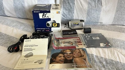 Sony HDD Handycam/Camcorder 30GB DCR-SR40E Digital Video Camera Bundle (Tested) - image 1 of 4