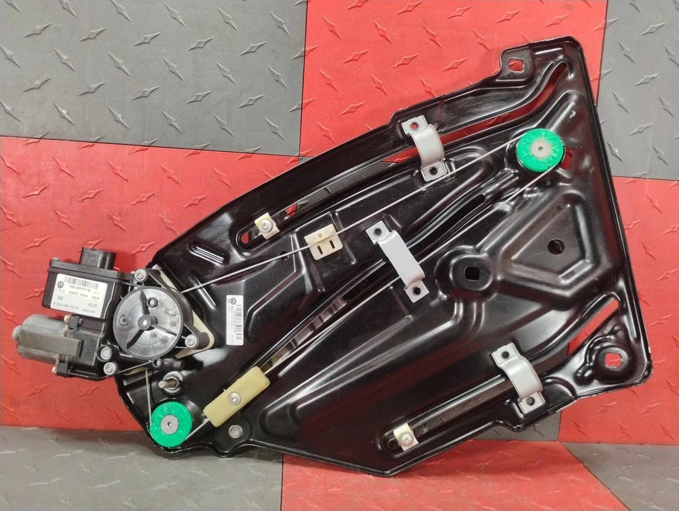 07-16 Volkswagen EOS Convertible LH Driver Cuarto Trasero Cristal Ventana Regulador Foto 1 de 4