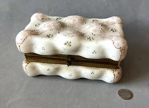 Antique WAVE CREST Oblong Puff Handpainted Floral Art Glass Egg Crate Vanity Box - Picture 1 of 7