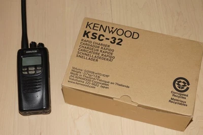 Talkie Kenwood NX-200 K NEXEDGE VHF 136-174 MHz con nuevo cargador rápido KSC-32 Foto 1 de 4