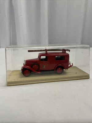 Миниатюрный винтажный пожарный фургон Eligor 1934 Citroen Red - Изображение 1 из 4