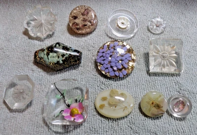 12 Vintage Antique Acrylic Picture Buttons - Image 1 of 4
