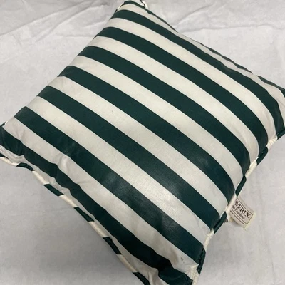 Almohada exterior Waverley bosque verde rayas punteadas con cable cuadrado Foto 1 de 4