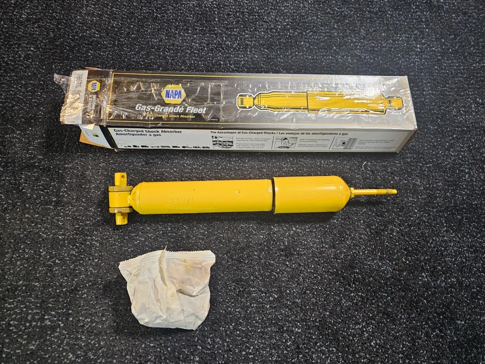 Amortiguador NAPA Gas Grande Delantero Para 99-06 GMC Sierra 1500/02 Chevy C1500 Foto 1 de 4