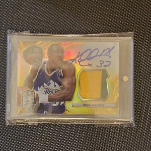 2014-15 Spectra HOF Patch Auto Karl Malone Gold /10 - Bild 1 von 2
