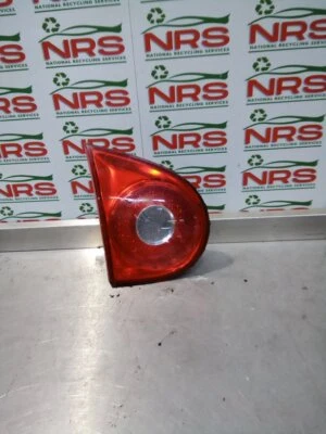 VOLKSWAGEN GOLF GT 2003-2008 LUZ TRASERA/TRAIL EN PUERTA TRASERA (LADO DEL PASAJERO) Foto 1 de 2