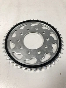 Gummiertes Kettenrad Zahnrad 43 Z 525 Teilung Honda CB 500 VT600 XRV 750 Triumph - Picture 1 of 4