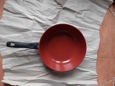 PADELLA WOK TUSCANY CON COPERCHIO CM. 28 - Immagine 1 di 4