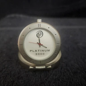 Raro Orologio Svizzero Meccanico da Scrivania da Viaggio Platino 2000 Ottime Condizioni - Foto 1 di 3