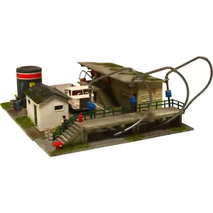 Diorama H0/1:87 Kibri Top Gebäude Fassabfüllanlage +Figuren begrünt#patiniert - Bild 1 von 13