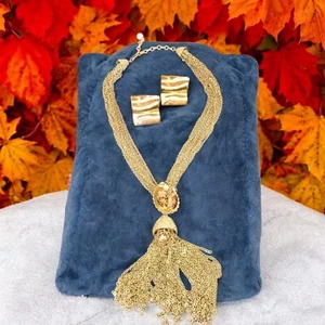 Charming Vintage Tassel Necklace Paired with Clip On Earrings - Picture 1 of 8