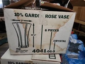 Tall Heavy Flower Vase 10.5"h x 6"w - Picture 1 of 9
