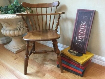 Juego de 4 sillas traseras de peine estilo colonial de arce nuez moscada Ethan Allen Heirloom Foto 1 de 4