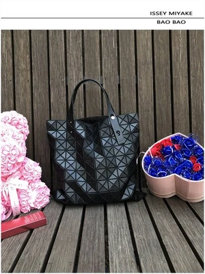 Bolso de Mano ISSEY MIYAKE BAOBAO Para Mujer Mate / Negro Foto 1 de 4