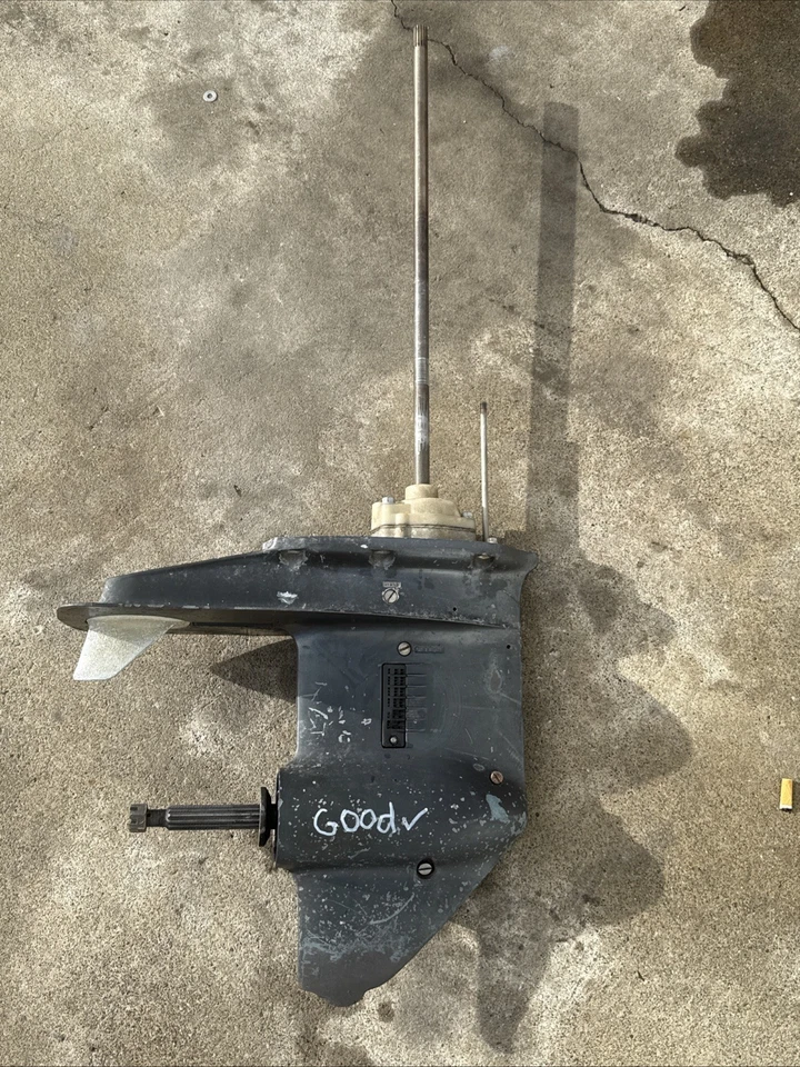 Caja de cambios unidad inferior Mariner Yamaha 2 tiempos 2 cilindros 40 HP 20" PN 1651-9681M Foto 1 de 4