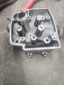 04-06 2004 2005 2006 Honda CRF 450R Cylinder Head PARTS BROKE VALVE - Picture 1 of 7