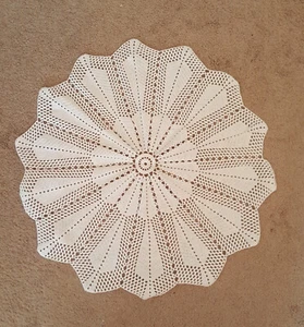 Doily crochet white round about 55cm vintage - Picture 1 of 9