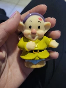Fisher Price Little People Disney SNOW WHITE & Seven Dwarfs DOPEY w/KISS! ▪︎RARE - Picture 1 of 4