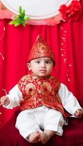 Boys Brocade Pasni Dress with Daura Surwal and Dhaka Topi - Bild 1 von 3