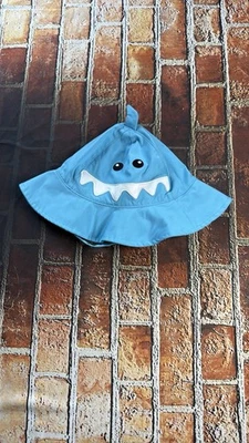 Sombrero de natación con correa de tiburón azul para niños talla 12-24 meses Foto 1 de 4