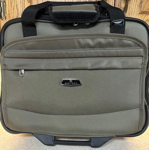 Delsey Wheeled Luggage Lightweight Laptop Carryon Rolling Green Multiple Pockets - Picture 1 of 13